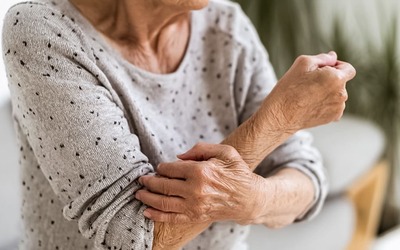 Prurido crónico é prevalente nos idosos e afeta qualidade de vida