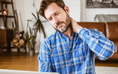 Coluna cervical é a primeira zona a sofrer devido à má postura